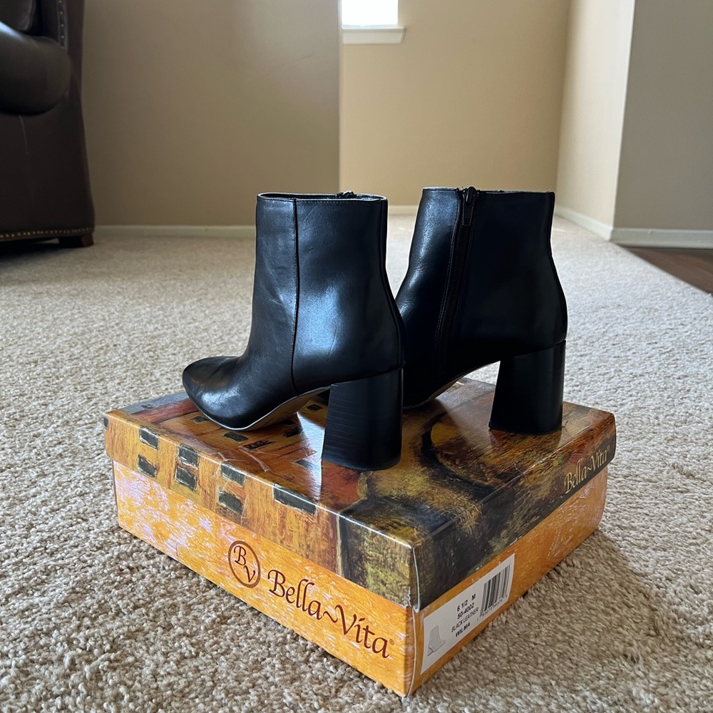 Bella Vita Women's Ankle Boot - Picture 6 of 6